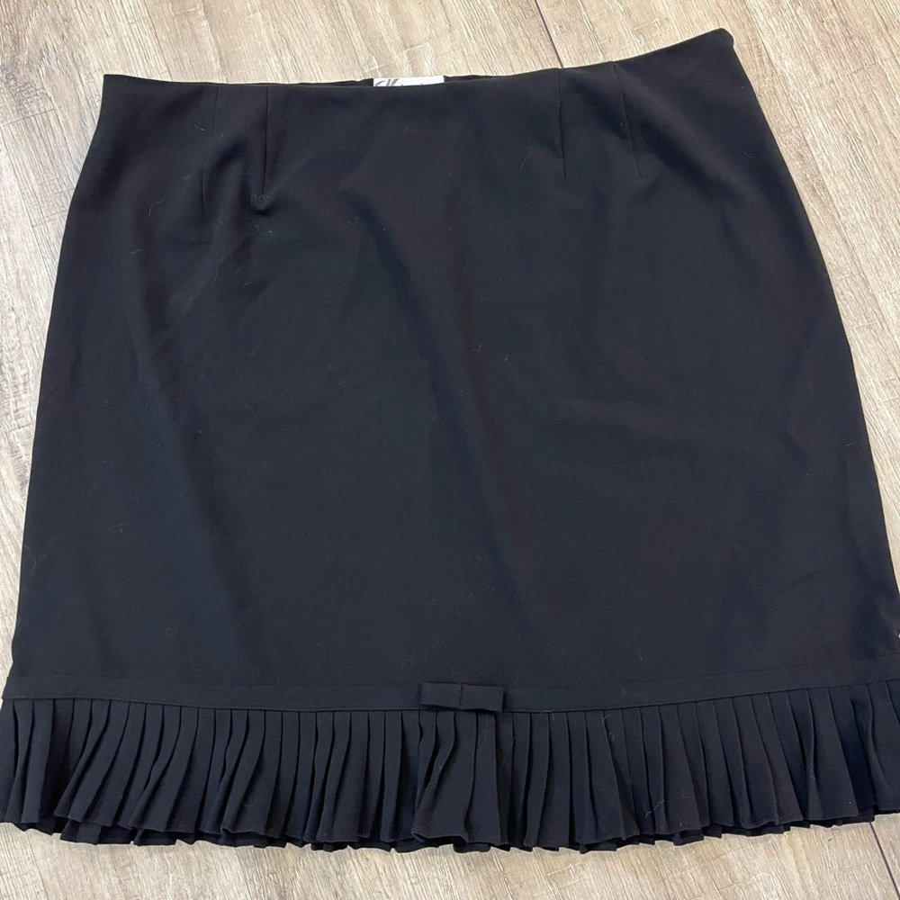 dressbarn Black Mini Skirt with Pleated Hem 20W - Picture 4 of 15